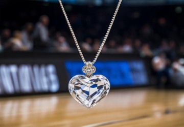 灰熊球星莫兰特定制冰晶吊坠项链闪耀NBA